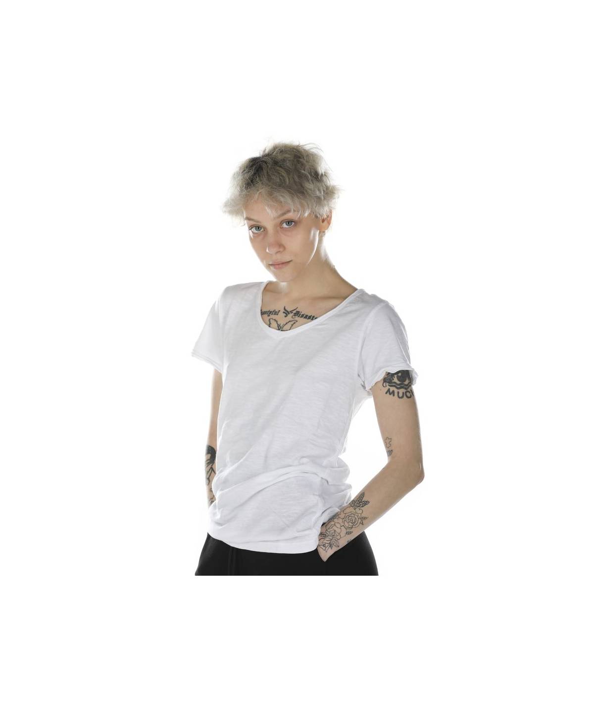Lab84 T-SHIRT COLLO V Convenienza