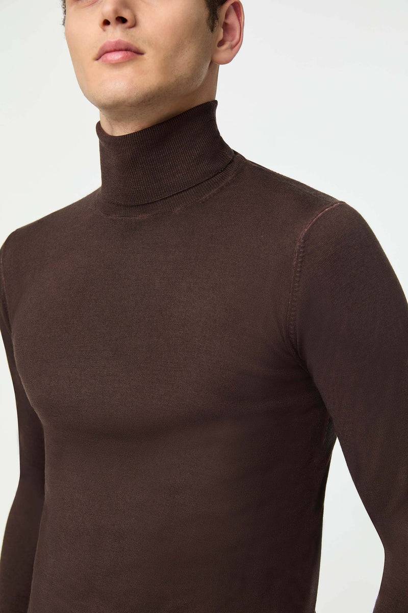 Lubiam Maglia dolcevita in lana leggera marrone Maglia dolcevita in lana leggera marrone In Linea