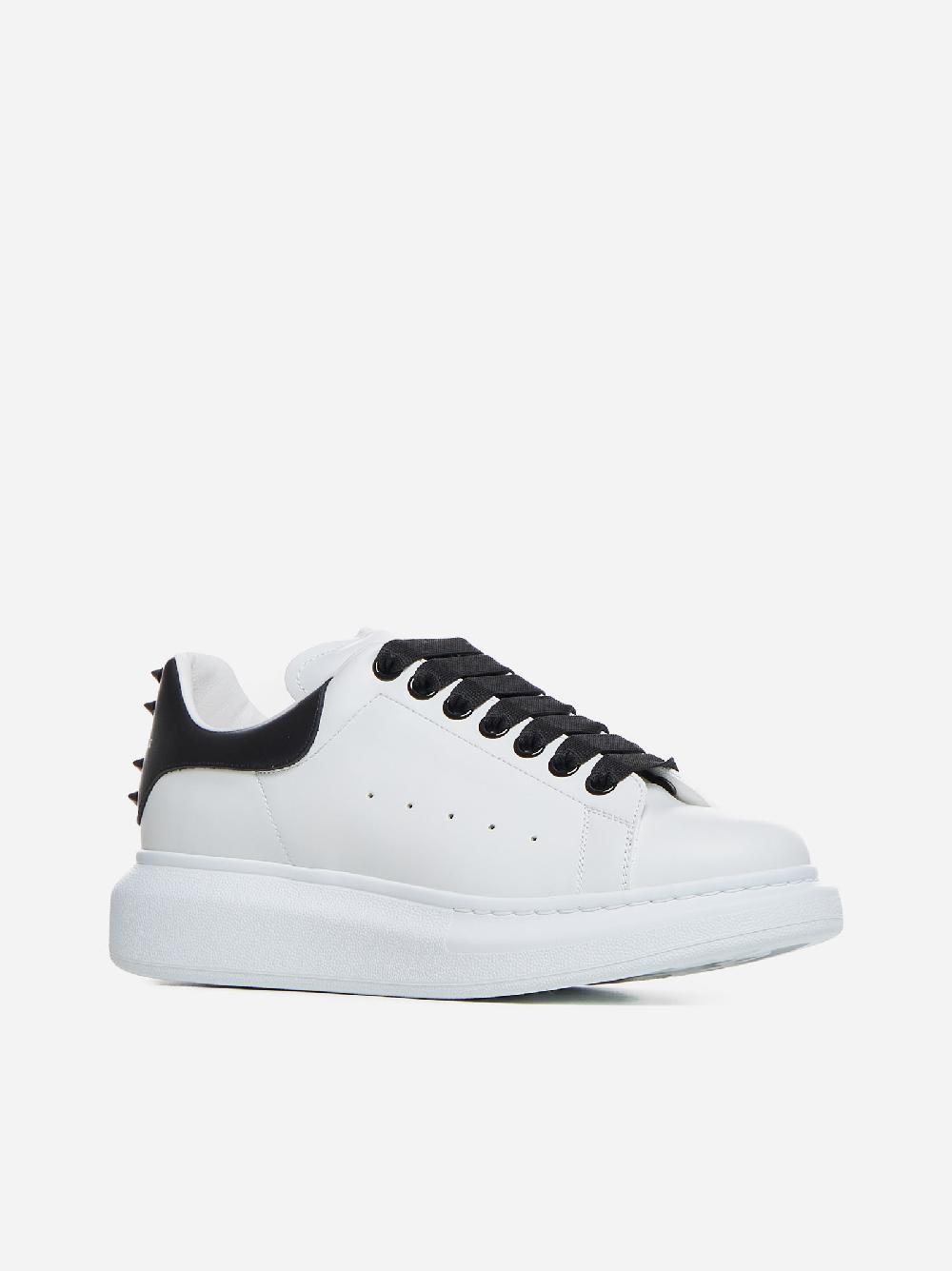 ALEXANDER MCQUEEN Sneakers Oversize in pelle con borchie Prezzo Ridotto