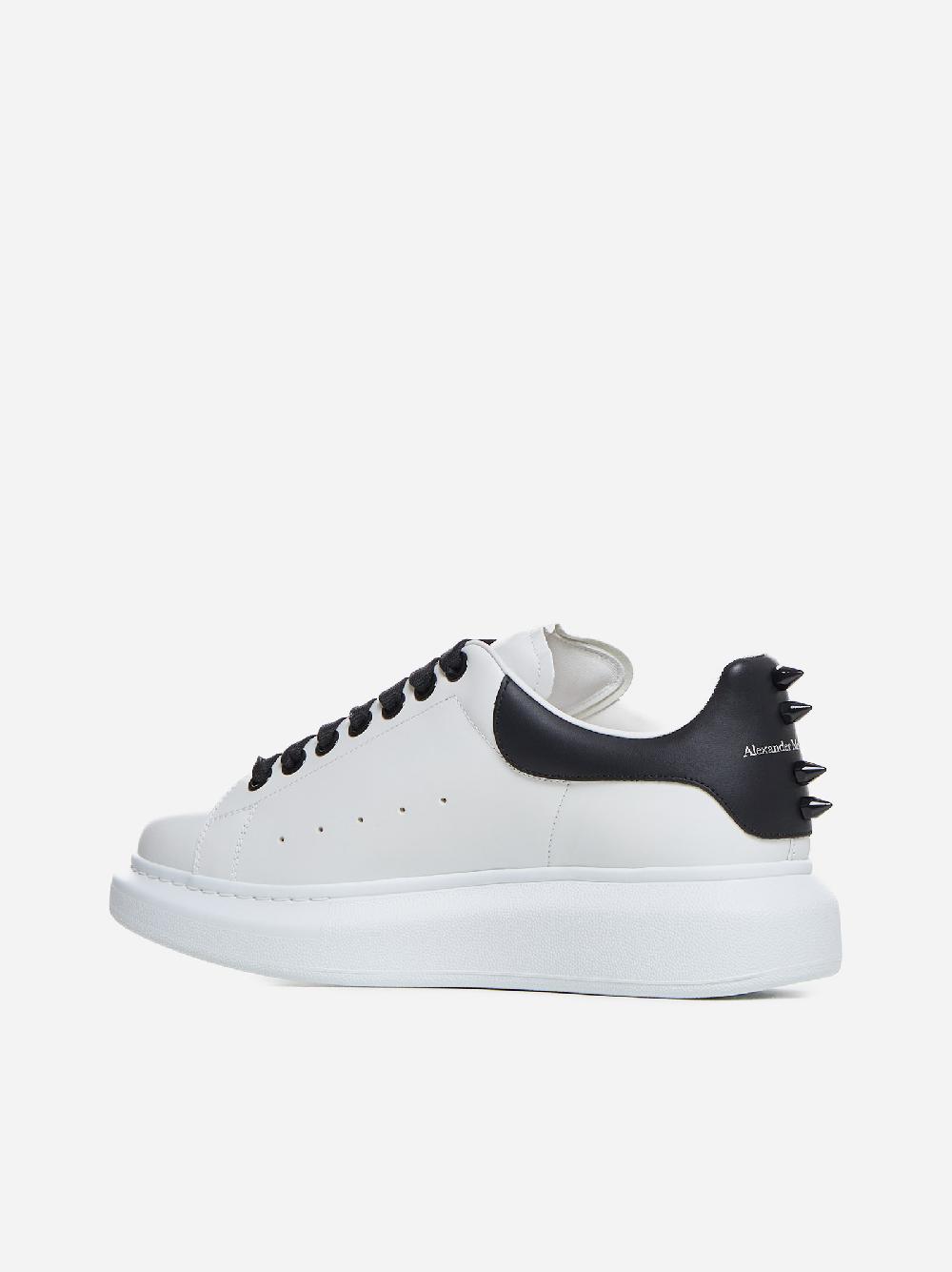 ALEXANDER MCQUEEN Sneakers Oversize in pelle con borchie Prezzo Ridotto