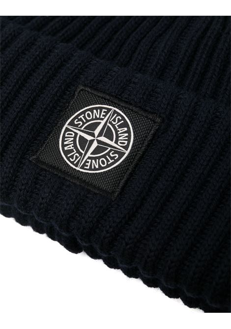 STONE ISLAND Berretto In Lana a Coste Blu Navy Con Logo - STONE ISLAND Offerta temporanea