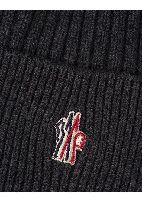 MONCLER GRENOBLE Berretto In Cashmere Grigio Antracite Con Logo - MONCLER GRENOBLE Online