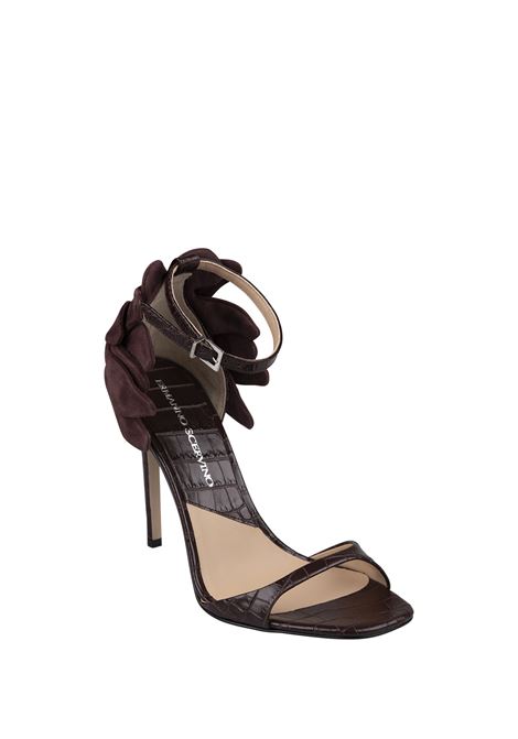 ERMANNO SCERVINO Sandali In Pelle Effetto Coccodrillo Marrone Con Dettaglio Fiore - ERMANNO SCERVINO Ultimo giorno