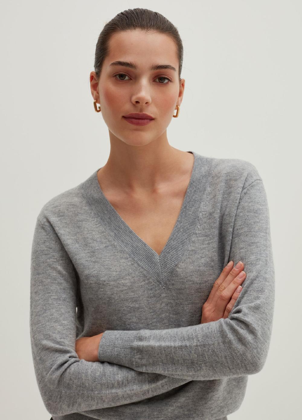 Stefanel Pullover in lana con scollo a V Sconti questo mese
