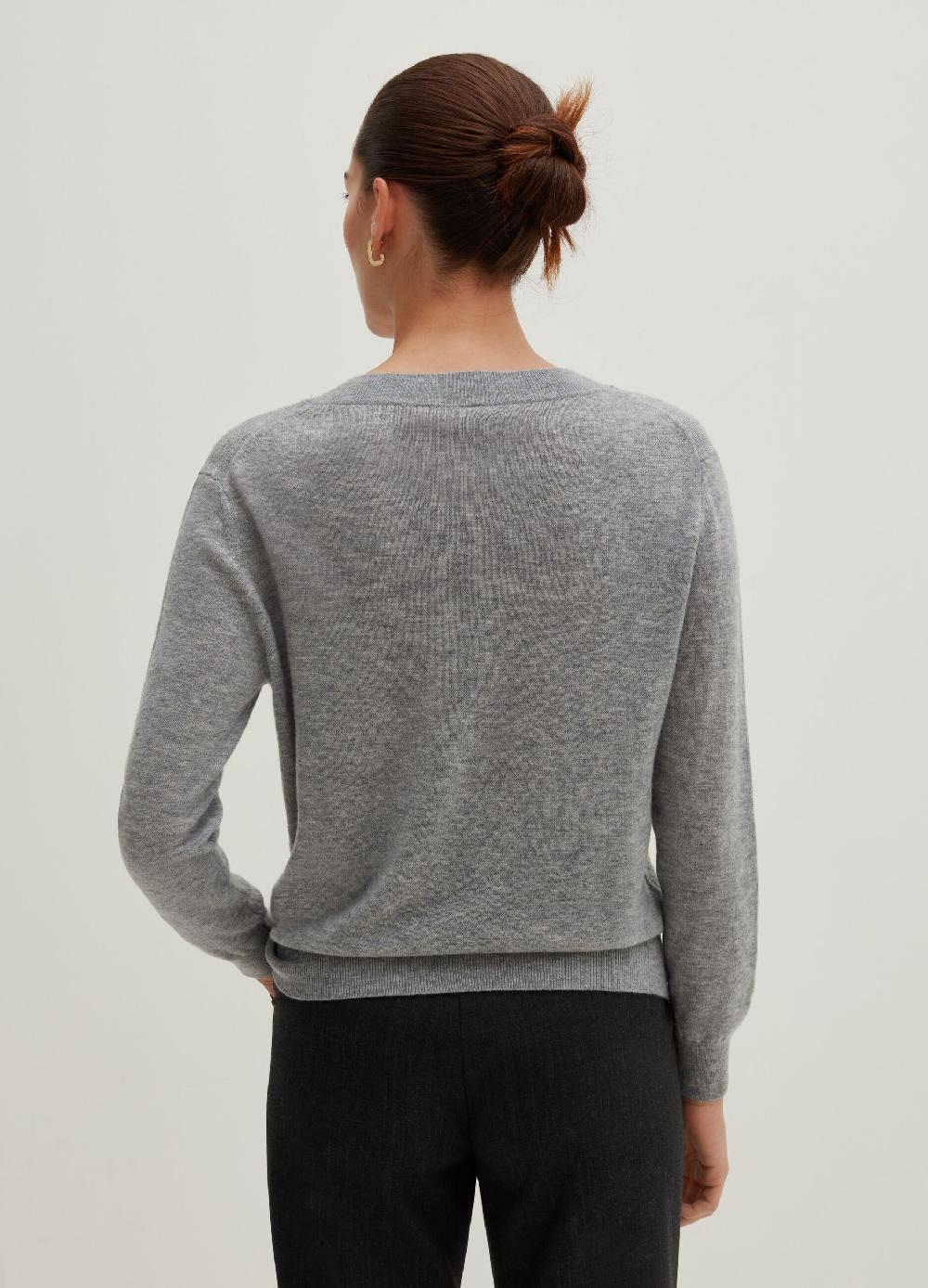 Stefanel Pullover in lana con scollo a V Sconti questo mese