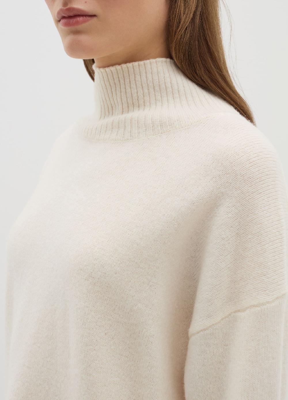 Stefanel Pullover in lana cardata a collo alto Sconto