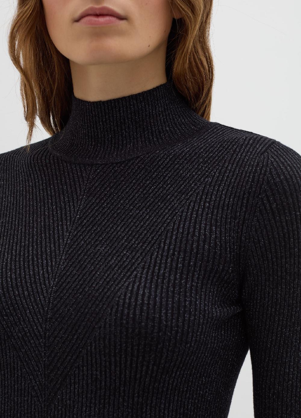 Stefanel T-shirt in lurex a costine con collo alto Fino al 55% di sconto