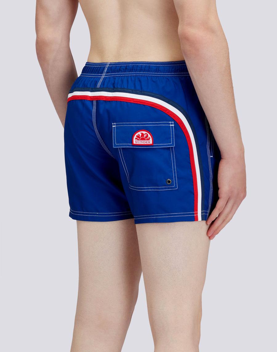 Sundek COSTUME DA BAGNO CORTO VITA ELASTICATA POLIESTERE RICICLATO REPREVE® BANDIERA AUSTRALIA M504BDRT3FG629FG Prezzo Ridotto