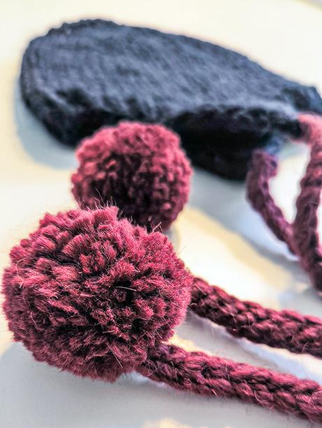 Tricot à Porter Cappello paraorecchie e pon pon Nuovo